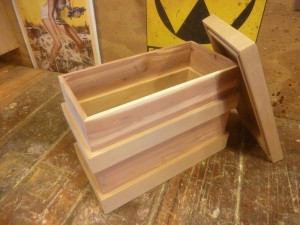 The lid of the box is s simple slip on off.  There is no varnish or tung oil to prevent the aromatic scent of the cedar from visiting your nostrils.